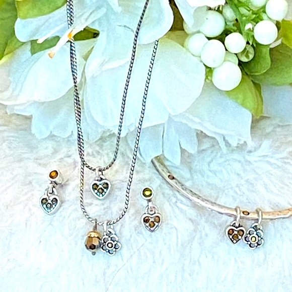 Feel the Magic while you shop ✨ 🪄✨Bundle your likes “♥️” Magically 30% off ✨🪄✨ - Picture 11 of 16